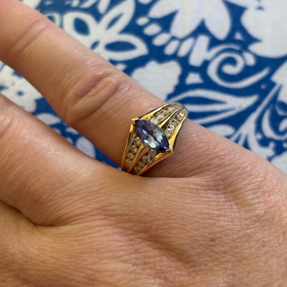 14k gold Genuine tanzanite & diamond ring